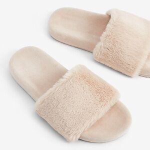Express Faux Fur Slide Slippers Women’s Size 6 NWT
